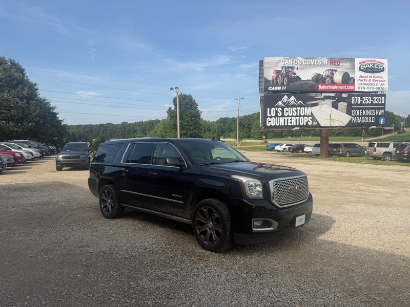GMC Yukon XL Vehicle Full-screen Gallery Image 3
