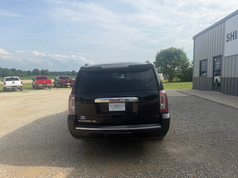 GMC Yukon XL Vehicle Full-screen Gallery Image 4