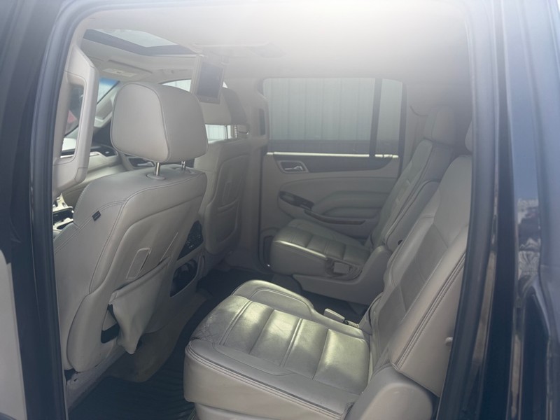 GMC Yukon XL Vehicle Full-screen Gallery Image 6