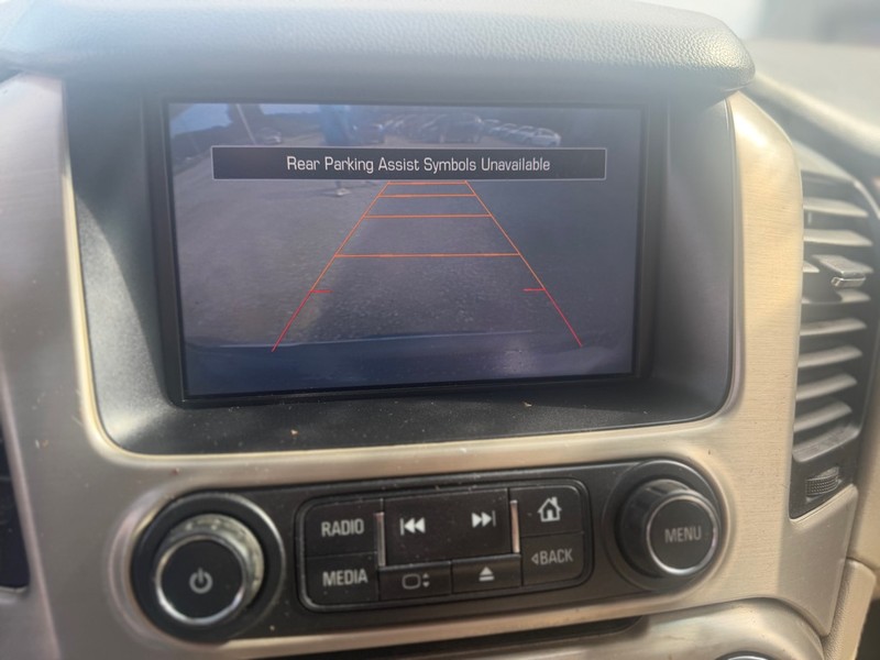 GMC Yukon XL Vehicle Full-screen Gallery Image 8