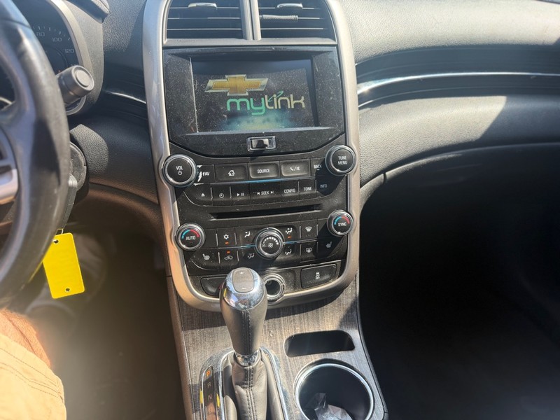 Chevrolet Malibu Vehicle Full-screen Gallery Image 7