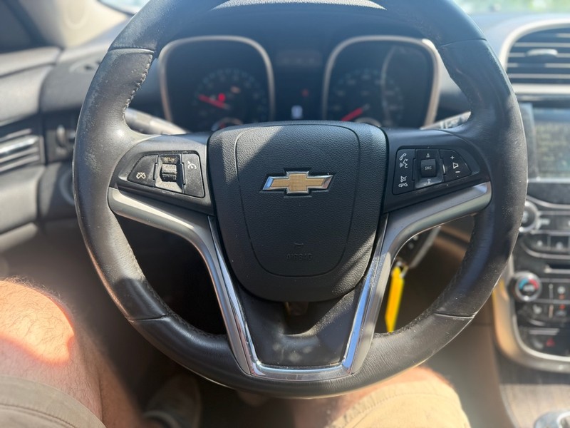 Chevrolet Malibu Vehicle Full-screen Gallery Image 9