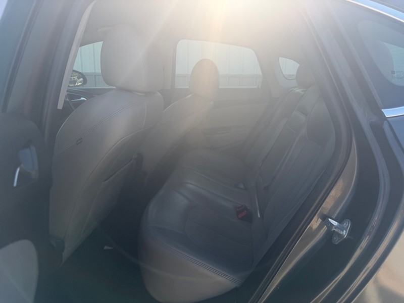 Buick Verano Vehicle Full-screen Gallery Image 5