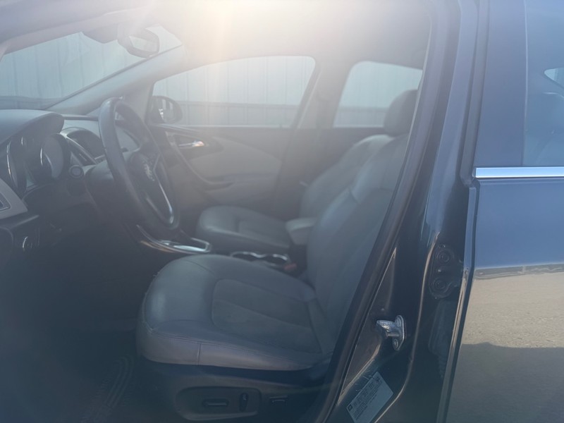 Buick Verano Vehicle Full-screen Gallery Image 6