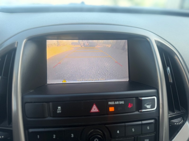 Buick Verano Vehicle Full-screen Gallery Image 8