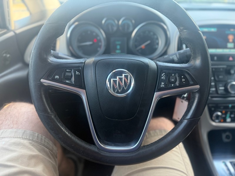 Buick Verano Vehicle Full-screen Gallery Image 9
