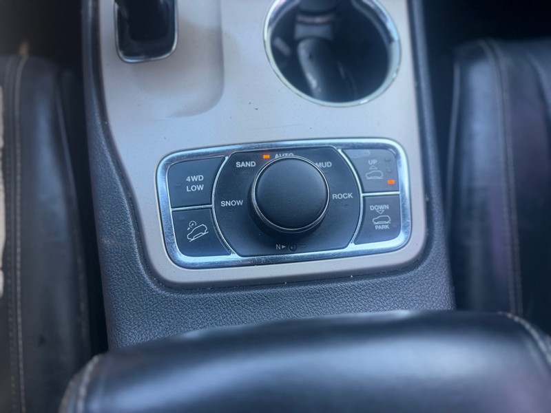 Jeep Grand Cherokee Vehicle Full-screen Gallery Image 10