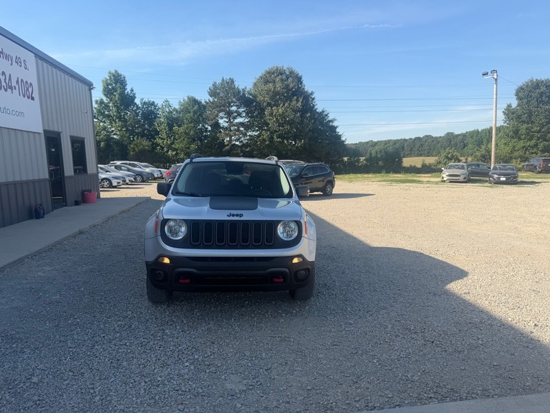 Jeep Renegade Vehicle Full-screen Gallery Image 2