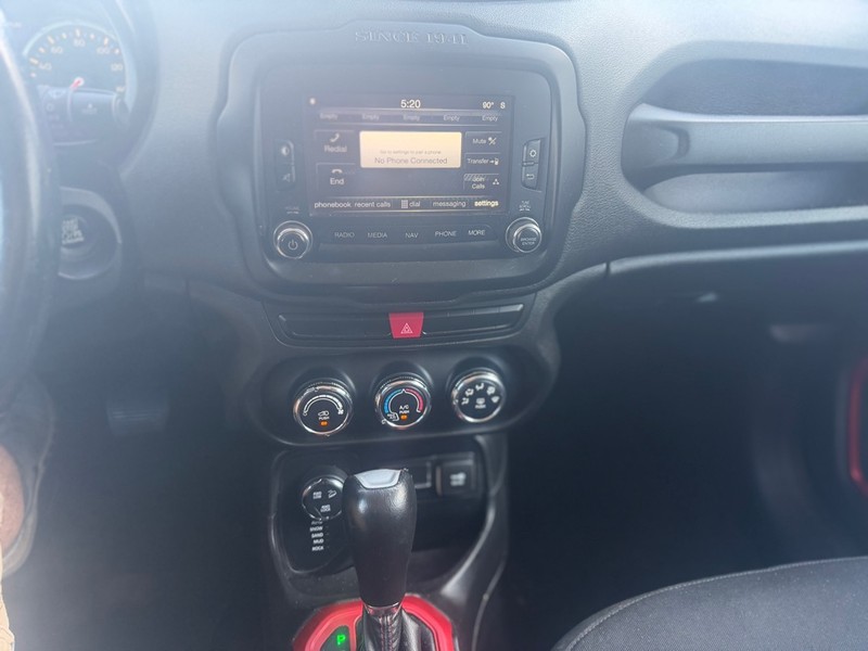 Jeep Renegade Vehicle Full-screen Gallery Image 7
