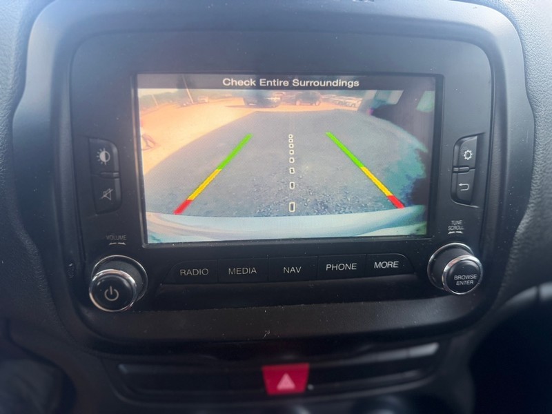 Jeep Renegade Vehicle Full-screen Gallery Image 8