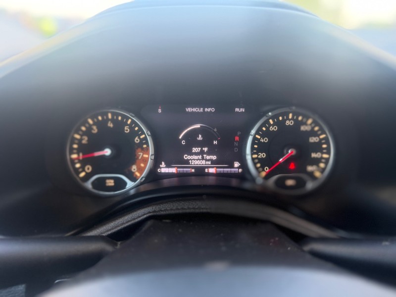 Jeep Renegade Vehicle Full-screen Gallery Image 11