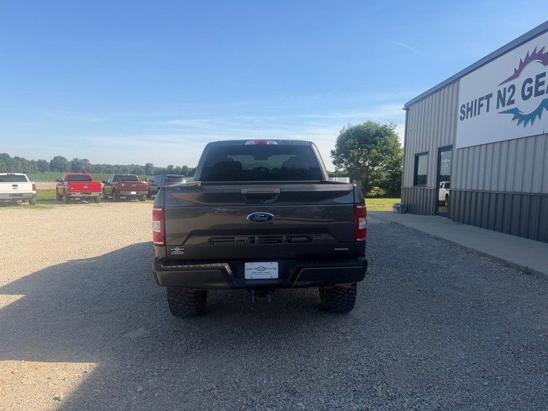 Ford F-150 Vehicle Full-screen Gallery Image 4