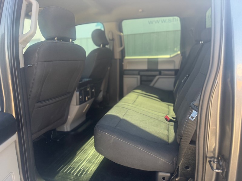 Ford F-150 Vehicle Full-screen Gallery Image 5