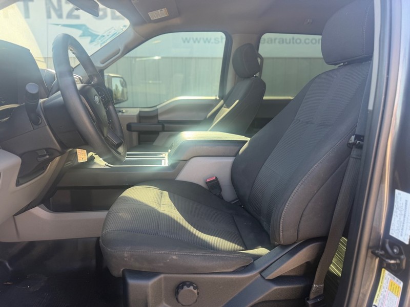 Ford F-150 Vehicle Full-screen Gallery Image 6