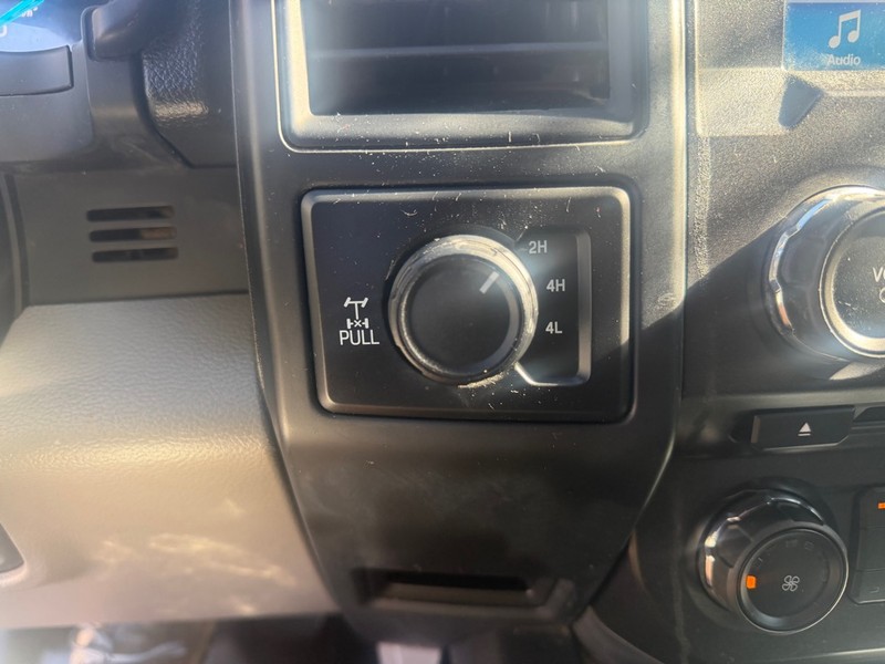 Ford F-150 Vehicle Full-screen Gallery Image 9