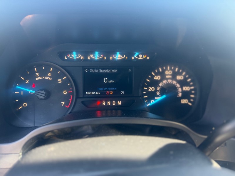 Ford F-150 Vehicle Full-screen Gallery Image 11