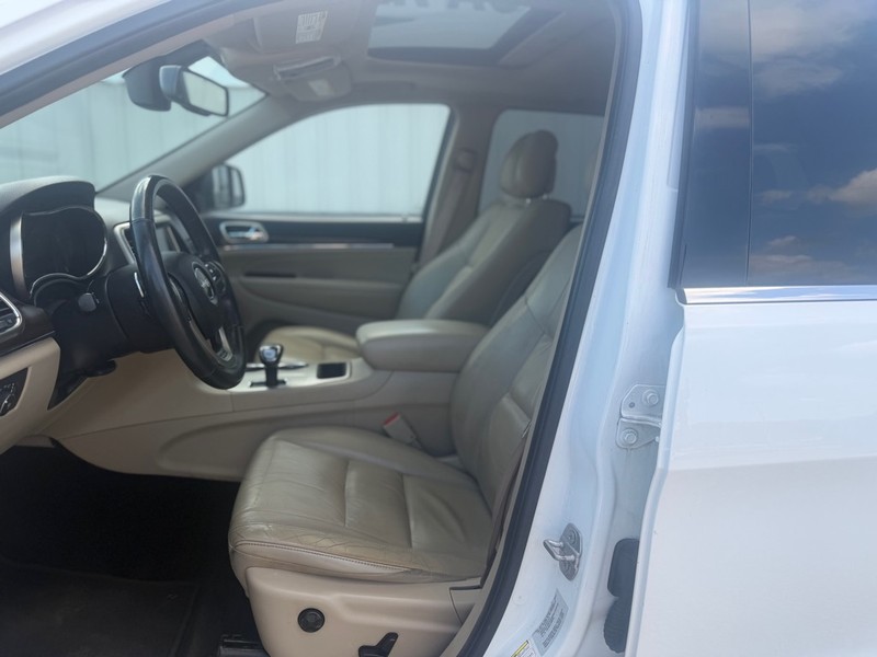 Jeep Grand Cherokee Vehicle Full-screen Gallery Image 6
