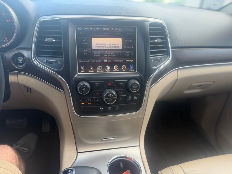 Jeep Grand Cherokee Vehicle Full-screen Gallery Image 7
