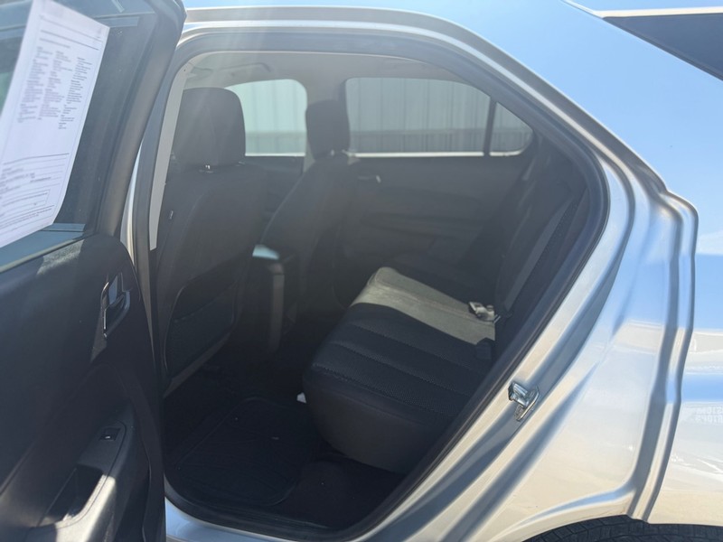 Chevrolet EQUINOX Vehicle Full-screen Gallery Image 5