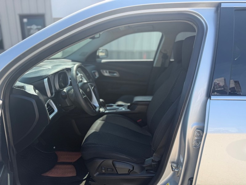 Chevrolet EQUINOX Vehicle Full-screen Gallery Image 6