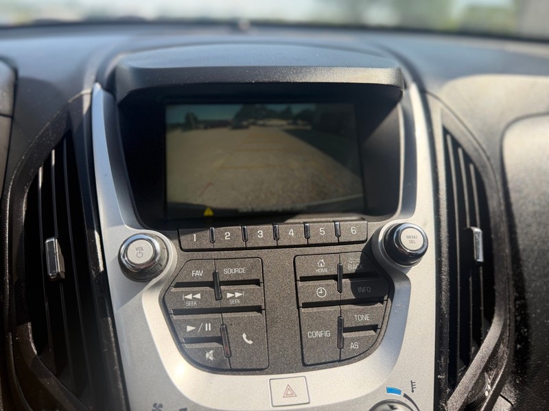 Chevrolet EQUINOX Vehicle Full-screen Gallery Image 8