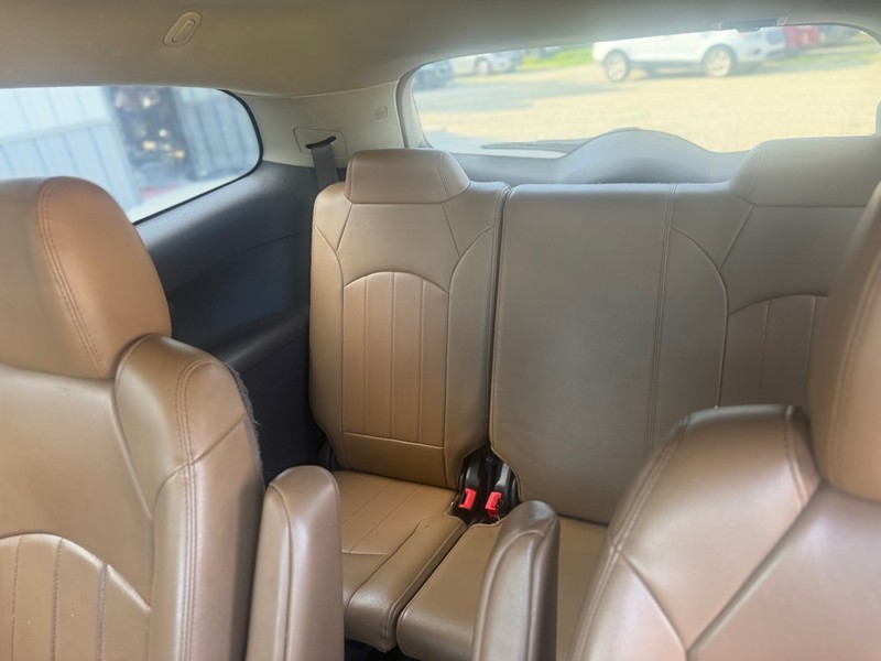 Buick ENCLAVE Vehicle Full-screen Gallery Image 5