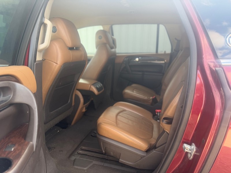 Buick ENCLAVE Vehicle Full-screen Gallery Image 6
