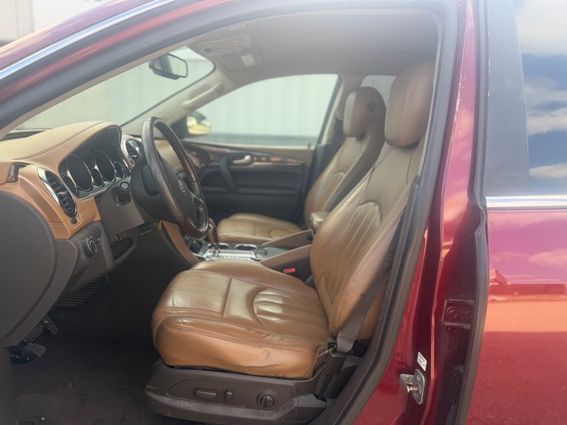 Buick ENCLAVE Vehicle Full-screen Gallery Image 7