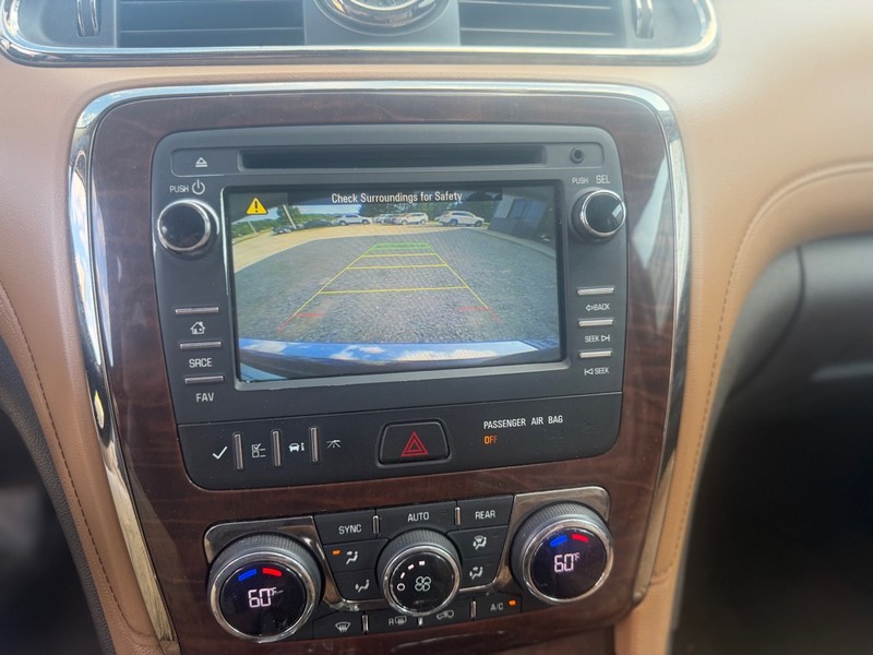 Buick ENCLAVE Vehicle Full-screen Gallery Image 9