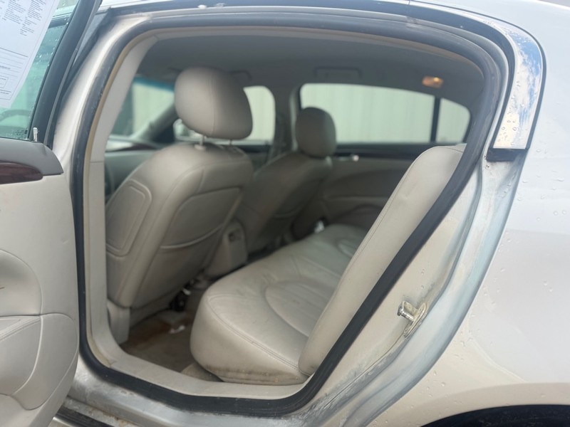 Buick Lucerne Vehicle Full-screen Gallery Image 5