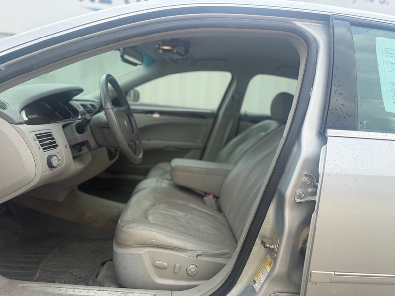 Buick Lucerne Vehicle Full-screen Gallery Image 6