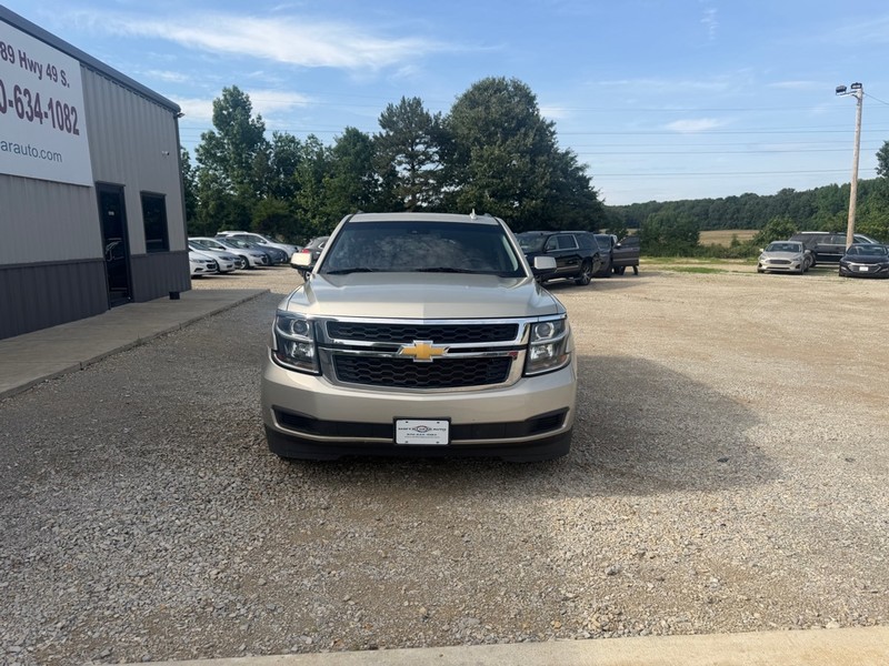 Chevrolet Suburban Vehicle Full-screen Gallery Image 2