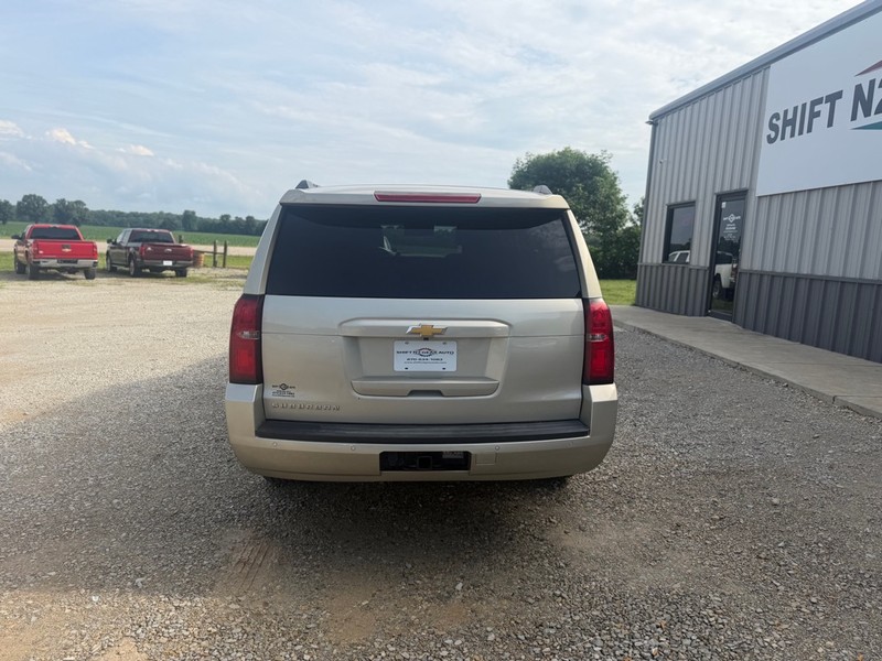 Chevrolet Suburban Vehicle Full-screen Gallery Image 4