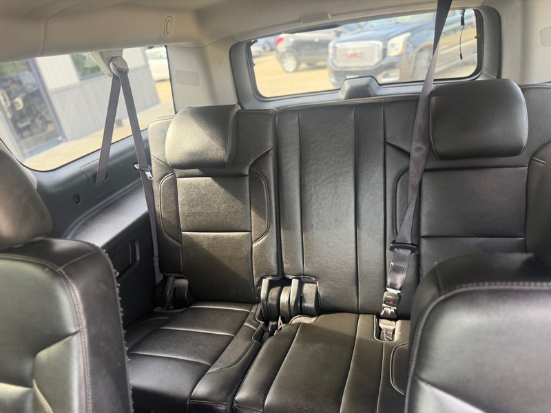 Chevrolet Suburban Vehicle Full-screen Gallery Image 5