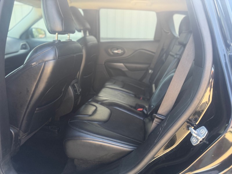 Jeep Cherokee Vehicle Full-screen Gallery Image 5