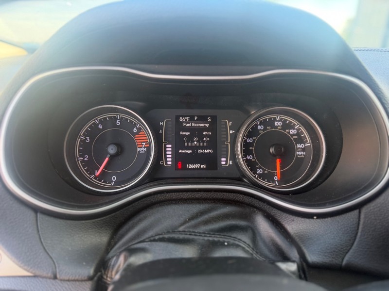 Jeep Cherokee Vehicle Full-screen Gallery Image 10