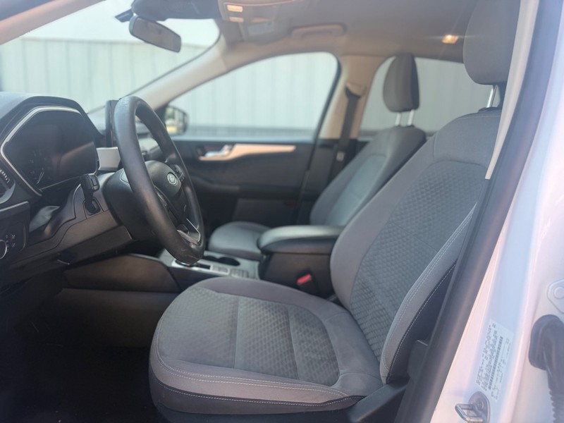Ford Escape Vehicle Full-screen Gallery Image 6