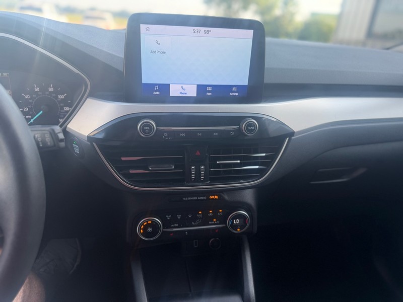 Ford Escape Vehicle Full-screen Gallery Image 7