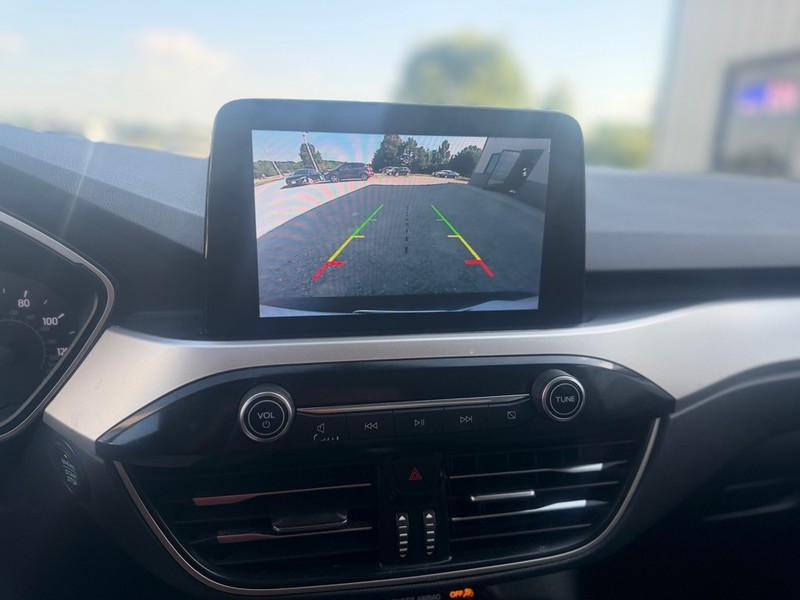Ford Escape Vehicle Full-screen Gallery Image 8