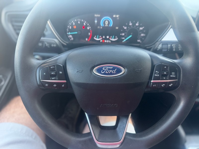 Ford Escape Vehicle Full-screen Gallery Image 9
