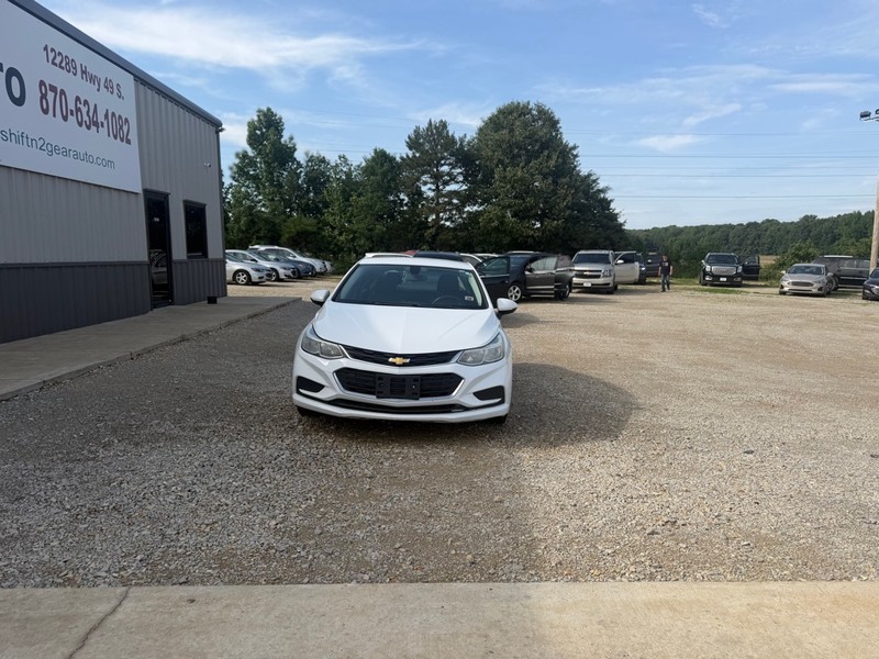 Chevrolet Cruze Vehicle Full-screen Gallery Image 2
