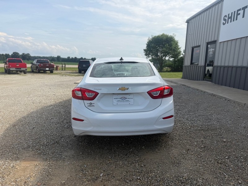 Chevrolet Cruze Vehicle Full-screen Gallery Image 4