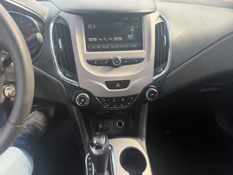 Chevrolet Cruze Vehicle Full-screen Gallery Image 7