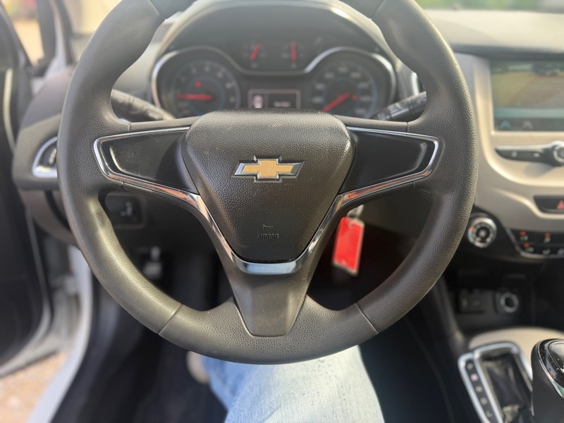Chevrolet Cruze Vehicle Full-screen Gallery Image 9