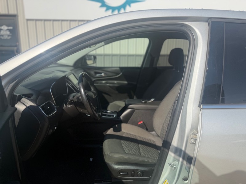 Chevrolet Equinox Vehicle Full-screen Gallery Image 6