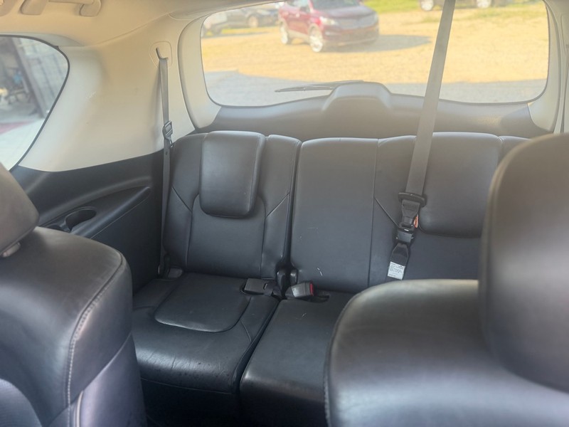 INFINITI QX80 Vehicle Full-screen Gallery Image 5