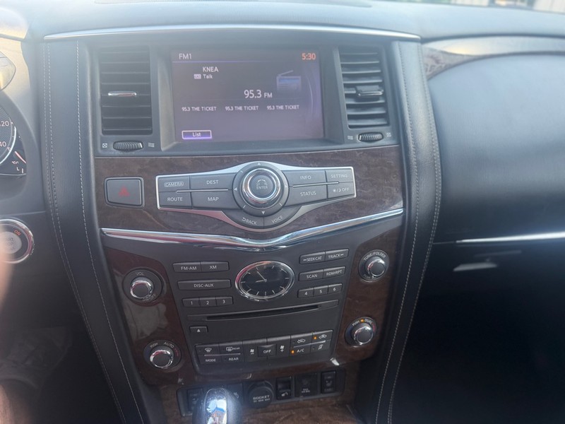 INFINITI QX80 Vehicle Full-screen Gallery Image 8