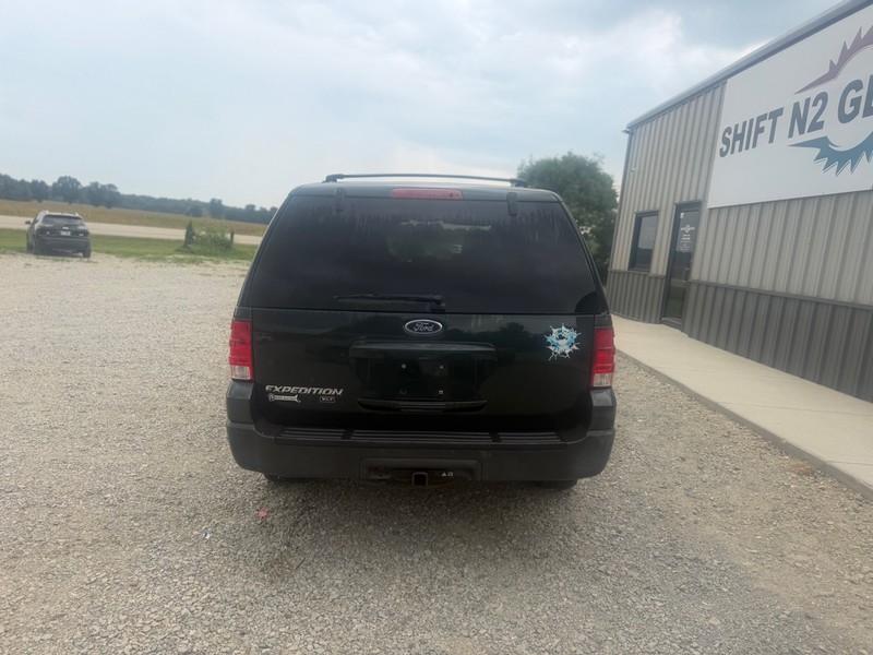 Ford Expedition Vehicle Full-screen Gallery Image 4