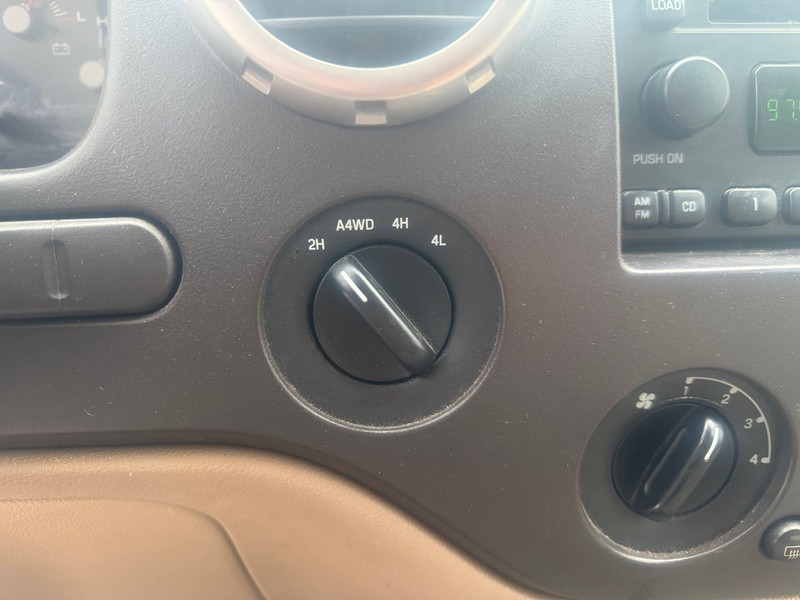 Ford Expedition Vehicle Full-screen Gallery Image 9