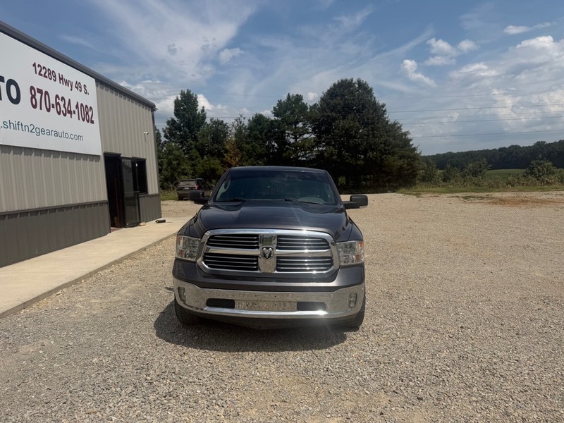 Ram 1500 Classic Vehicle Full-screen Gallery Image 2